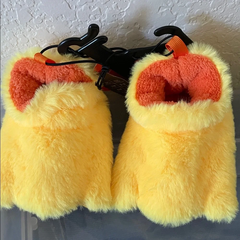 NWT Cozy Yellow and Orange Duck 👣 Kids Slippers BABY SZ: 2 (3Months) Soft Furry